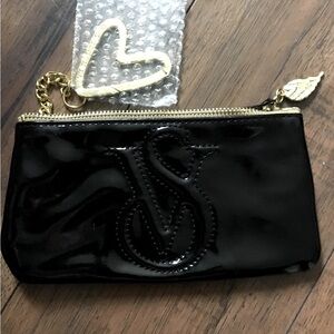 🆕 Victoria’s Secret Patent Leather Coin Purse Makeup Bag Gold Heart Keychain